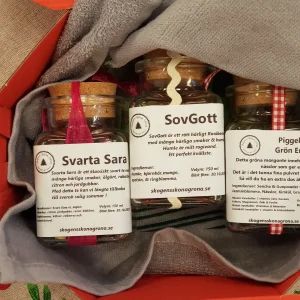 3 härliga teer och granhandduken i den fina presentlådan.